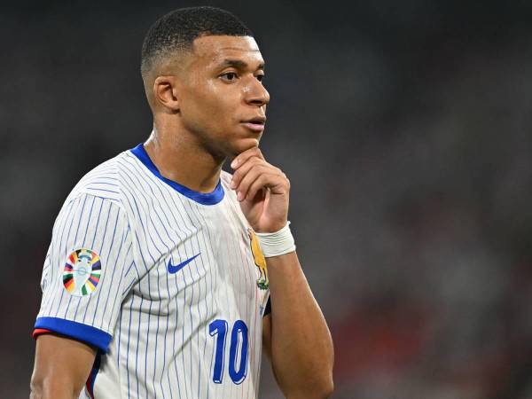 Kylian Mbappé después de siete temporadas deja el PSG para unirse al Real Madrid.