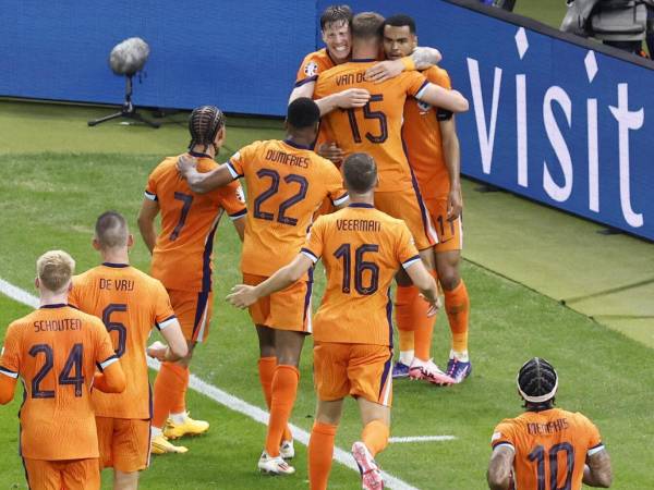 En el mundo del fútbol, existen muchos casos en los que algunos jugadores no visten la camiseta de su país y terminan jugando para otra selección.