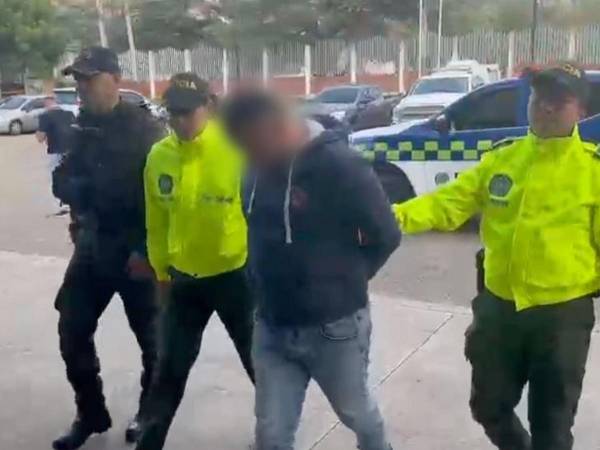 La Policía Nacional de Colombia, en una operación conjunta con la Agencia de Administración de Control de Drogas (DEA) de Estados Unidos, logró este 14 de agosto la captura de seis personas involucradas en una red de tráfico de drogas, que además pasaban en lanchas “Go fast” por aguas hondureñas.