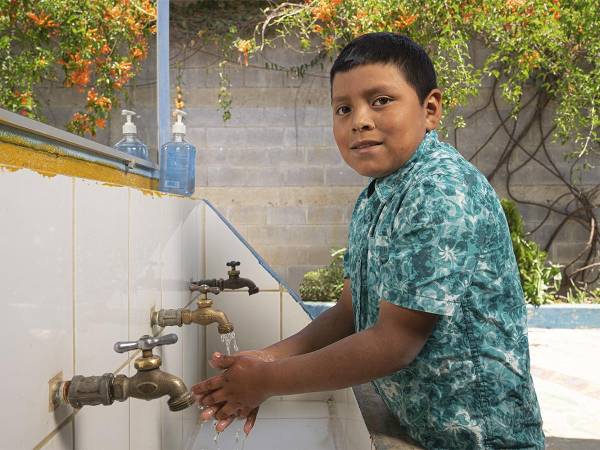 <i>Una de las metas del programa es llegar a 10 millones de personas beneficiadas en con acceso a agua potable, baños seguros y educación sobre higiene en el mundo para el año 2030.</i>