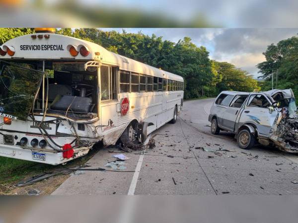 Los dos autobuses impactaron de frente en la carretera al sur de la capital de Honduras.