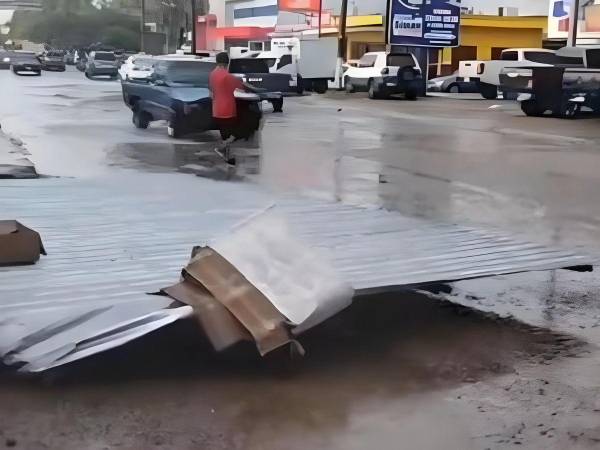 Parte de un techo de la fiscalía regional del Ministerio Público ubicado en el barrio El Centro de Tocoa salió volando por los aires, impactando en el cuello de la víctima.