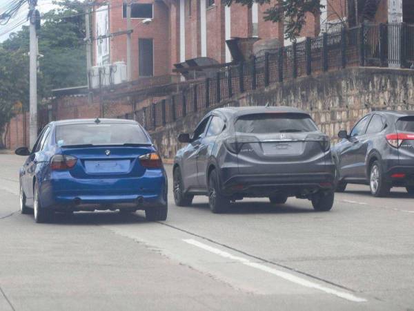 Ciudadanos se quejan de la falta de placas, ya que sus vehículos no están bien identificados por cualquier accidente vial en la carretera.