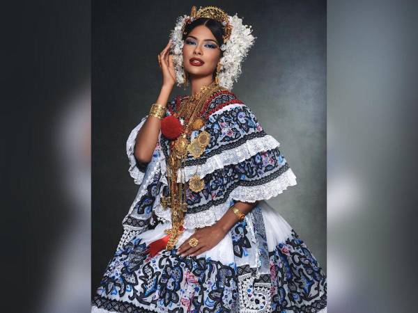 La pollera es el traje típico de Panamá, y fue una de las vestimentas que Sheynnis Palacios lució a lo largo de su reinado. Este traje es considerado uno de los más hermosos y elaborados de América Latina; es conocido por su diseño detallado, bordados a mano y uso de encajes, cintas y abalorios. Fue uno de los favoritos de sus seguidores en Instagram.