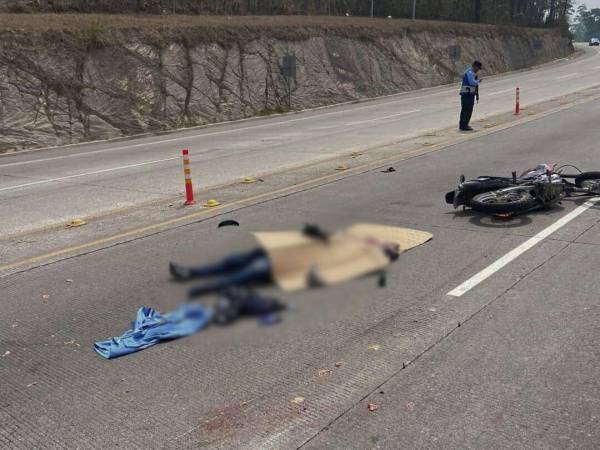 El cuerpo del hondureño quedó tendido en el suelo en medio de uno de los carriles de la carretera CA-5.