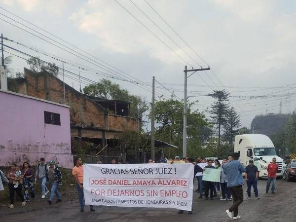 ¡No hay paso! Realizan tomas en carretera al sur este martes