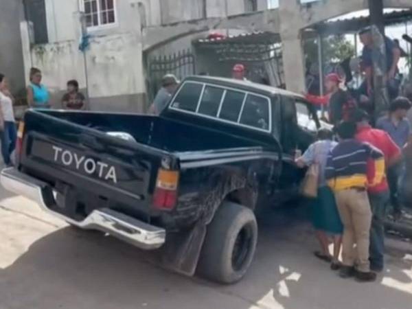 Una de las victimas murió en el lugar, mientras que la que conducía el vehiculo falleció en el hospital.