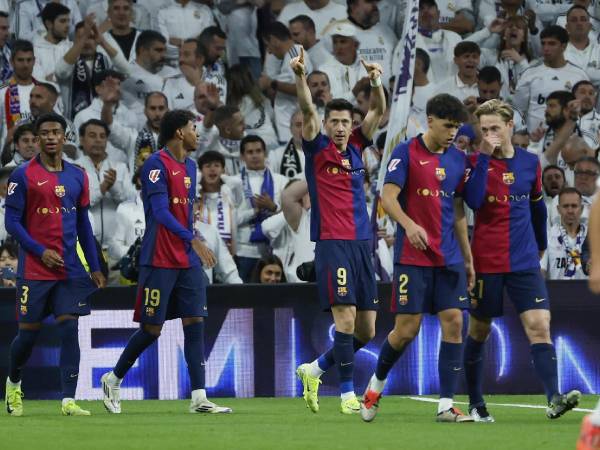 Los jugadores celebran una de las anotaciones en el Clásico.