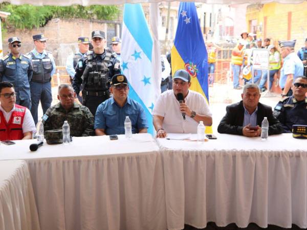 El alcalde de la capital Jorge Aldana se reunió con diferentes autoridades para prepararse para atender emergencias por lluvias.