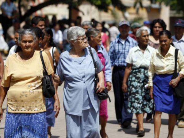 Las personas adultas mayores tendrán mejores beneficios en las instituciones bancarias.