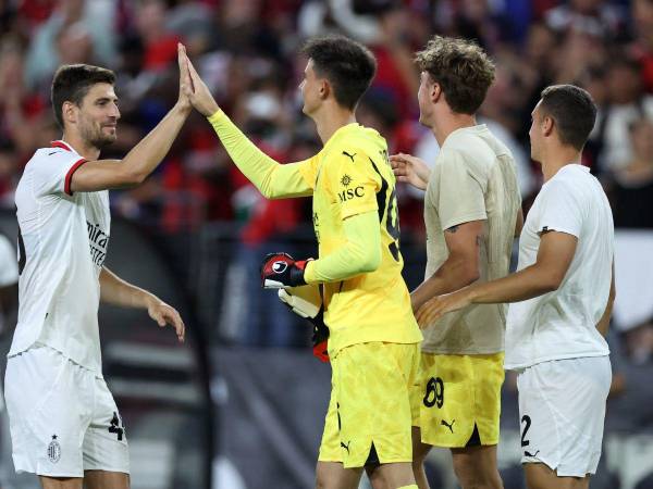 El Milan le propinó su primera derrota de la pretemporada al Barcelona.