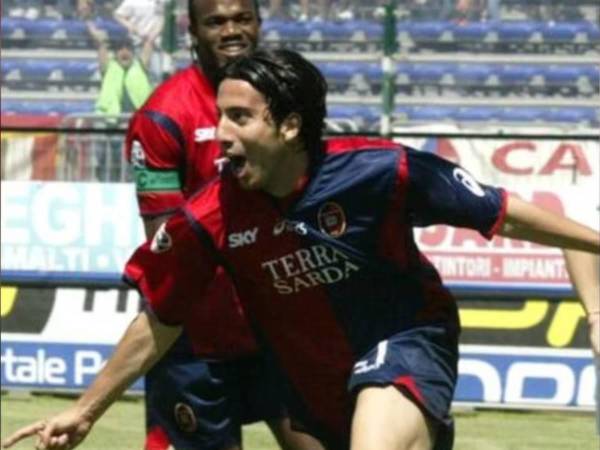 Andrea Capone fue compañero de David Suazo en el Cagliari de Italia.