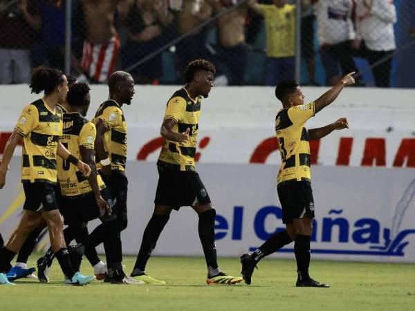 Real España derrota a un Olimpia que aumenta su crísis