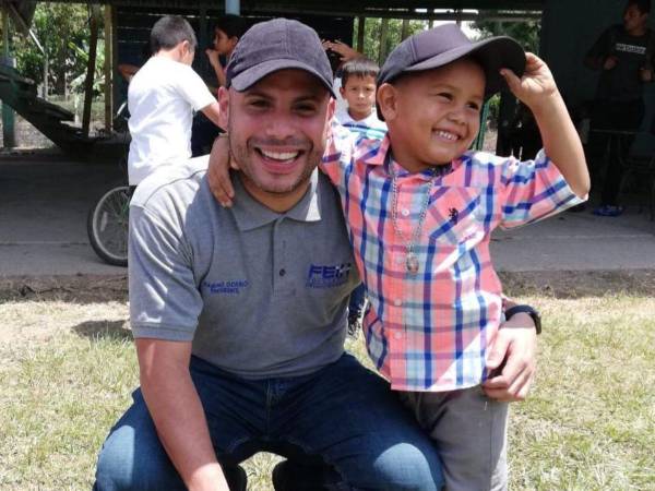 Ramiro Ocasio Moya es presidente y cofundador de FEIH, fundación dedicada a la construcción de escuelas en zonas rurales de Honduras.