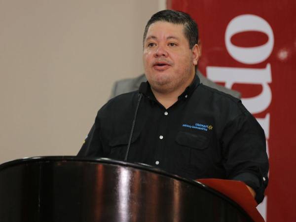 Fredy Álvarez, administrador facility services de Walmart Honduras.