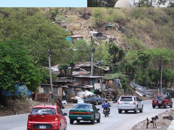 La salida a Olancho es una de las zonas más vulnerables de la capital, pues muchas personas buscan forma de sobrevivir de desperdicios que botan en el relleno sanitario.