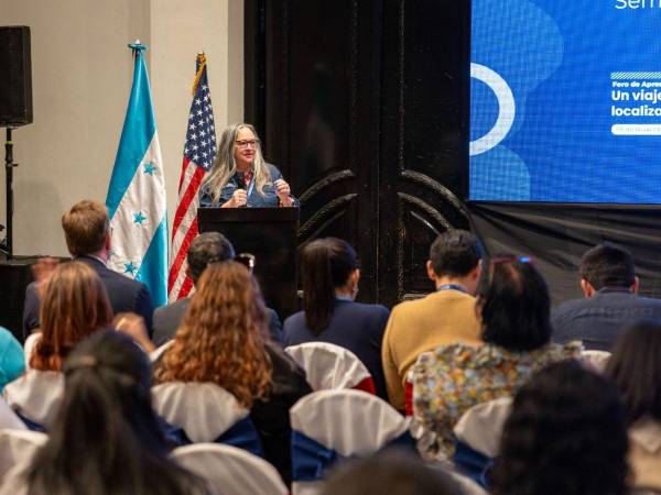 Robyn Braverman, directora de Sembrando Esperanza, programa que desarrolla la Agencia Internacional para el Desarrollo de los Estados Unidos (USAID), detalló los avances y desafíos de la juventud en Honduras.