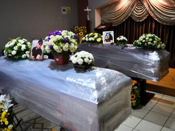 Los cuerpos de Maryuri Azucena Murillo y José Carlos Dubón fueron velados en una funeraria de San Pedro Sula.