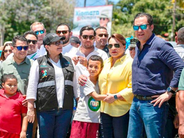 La mandataria supervisó la obra en su visita a Islas de la Bahía.