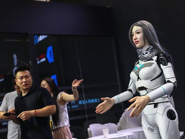 La Conferencia Mundial de Robótica 2024 en Pekín revela el impacto creciente de la robótica en la industria, la medicina y el ocio, con la presentación de robots humanoides como Tiangong 1.2max y Optimus de Tesla.