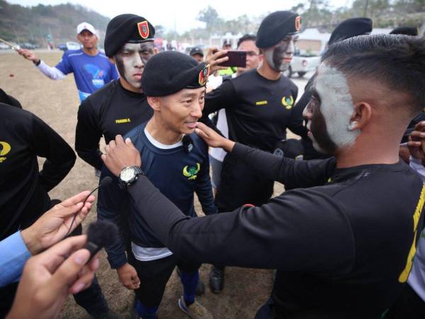 Shin fue recibido por los agentes del comando Cobras unos kilómetros antes de llegar a la meta de este miércoles.