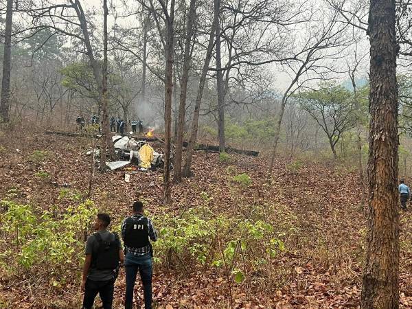 Los equipos de rescate están regresando a pie por el complicado terreno y las adversas condiciones climáticas.