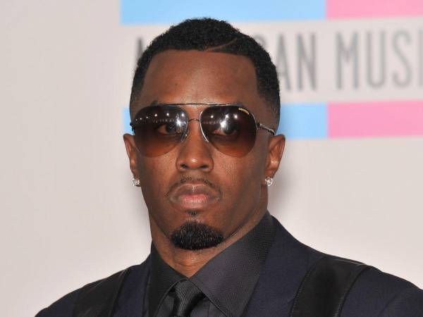 Tras el arresto del rapero Sean ‘Diddy’ Combs por los cargos de crimen organizado, tráfico sexual y trata de personas que, de ser hallado culpable, lo estarían sentenciando a una larga temporada en prisión, diversas fuentes advierten que la cabeza del artista ya podría tener un precio dentro de la cárcel. A continuación, los detalles que trascienden.