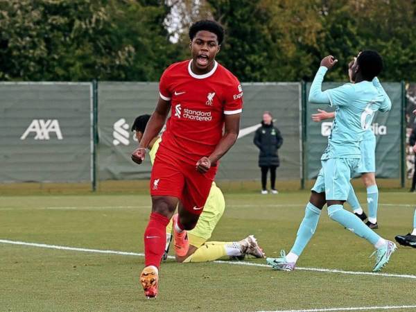 Liverpool ha hecho oficial el contrato profesional de Keyrol Figueroa.