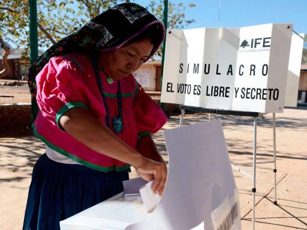 Catrina Ávila, una de las capacitadas, destacó las dificultades para recibir material electoral debido a la distancia.