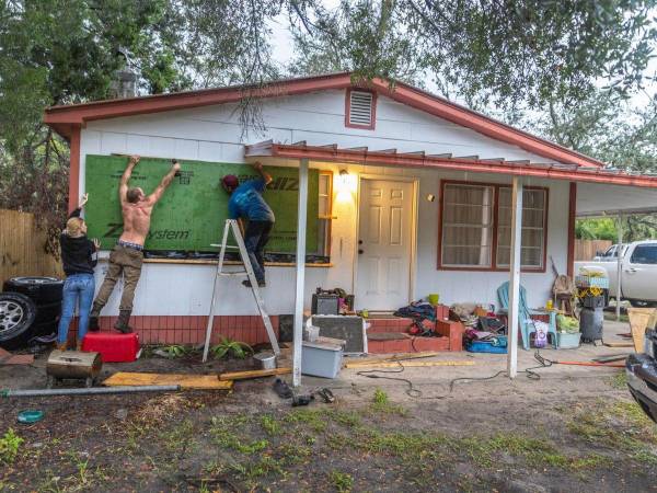 El huracán Helen se fortaleció este jueves a categoría dos con vientos máximos sostenidos de 155 kilómetros por hora (100 millas) y se prevé un mayor aumento de su potencia mientras se dirige a Florida (EE.UU.), informó el Centro Nacional de Huracanes (NHC, en inglés).