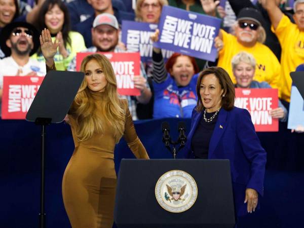 Maná y JLO impulsan la campaña de Kamala Harris y llaman al voto latino en Las Vegas.