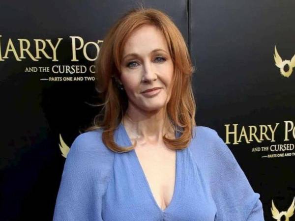 La autora de Harry Potter, J.K. Rowling, ha expresado su pesar por no haber hablado “antes” sobre los derechos transgénero.