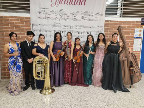 Alejandra Corrales, Davis Cruz, Sophia Ruiz, Cesia Martínez, Kendy Reyes, Fátima Cruz, Angie Bardales, Crista Riera y Candy Sauceda.