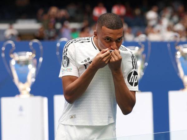 Kylian Mbappé ya fue presentado como jugador del Real Madrid en el Santiago Bernabéu.