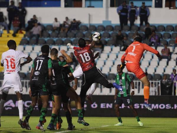 Con error arbitral, Olimpia rescata empate ante Juticalpa en el último minuto