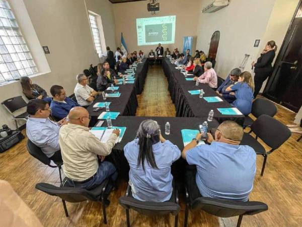 Reformas se socializarán con el magisterio a nivel nacional, aseguró el Partido Nacional.