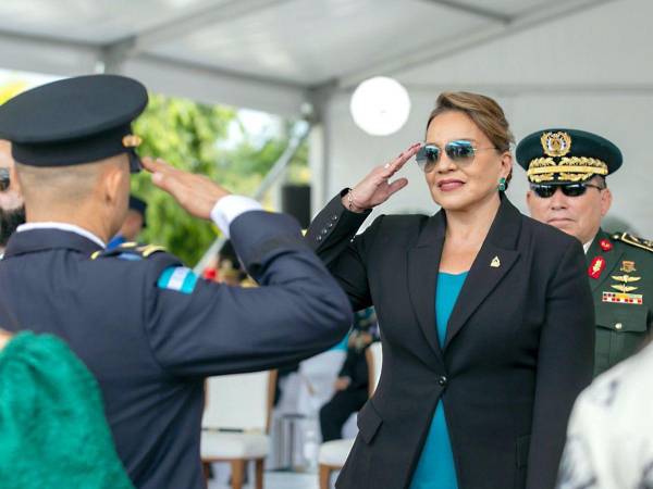 La presidenta Xiomara Castro participó la mañana de ayer en la ceremonia de ascensos de la Policía Nacional, donde hizo los fuertes señalamientos a la oposición.