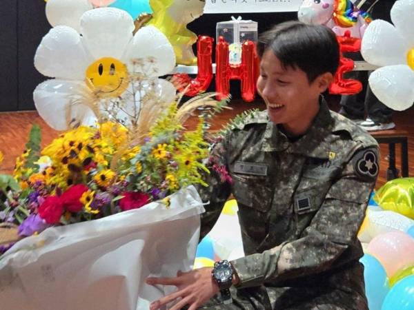 <b>:</b> ¡J-Hope está de vuelta! El miembro de BTS ha finalizado su servicio militar y nos emociona su regreso.