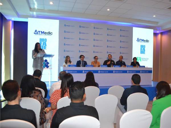 <i>El lanzamiento de ExpoMed 2024 se realizó ante los medios de comunicación, patrocinadores y auspiciadores del evento.</i>