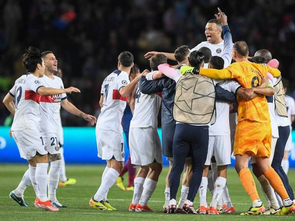 Mbappé lideró la goleada del PSG al FC Barcelona y clasifica a semifinales de la Champions League.