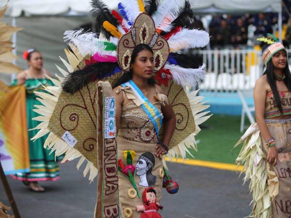 Los desfiles patrios 2024 en Tegucigalpa se llenaron de color, música y tradición, gracias a la participación de diversos cuadros culturales que engalanaron el solemne evento. A continuación las imágenes captadas por el lente de EL HERALDO.