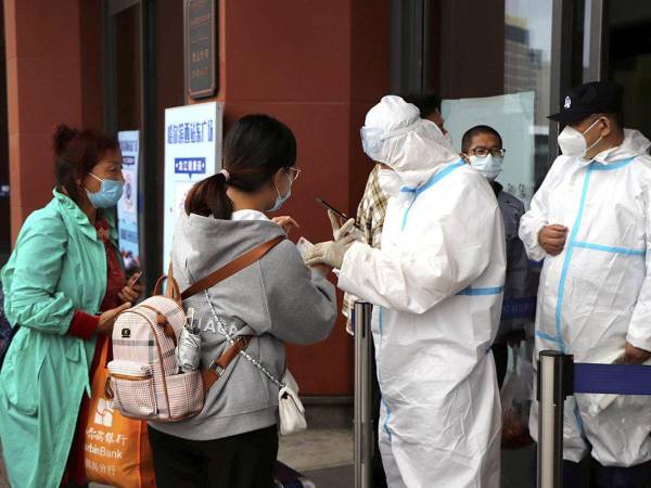 Cinco años después de la pandemia de covid-19, China enfrenta un brote del metapneumovirus humano (HMPV), junto con otros virus como la influenza A, el Mycoplasma pneumoniae y el covid-19. Aquí te contamos más detalles.