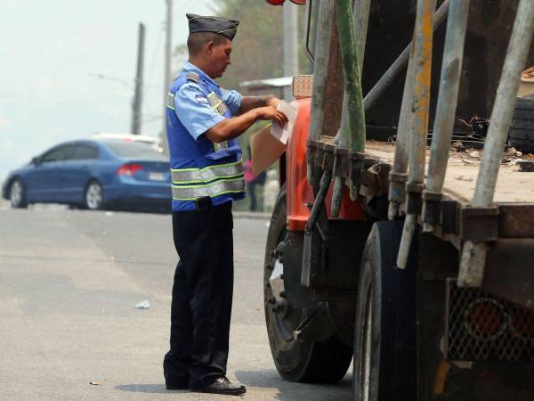 La DNVT realiza fuertes operativos en diferentes zonas la capital para hacer cumplir la ley.