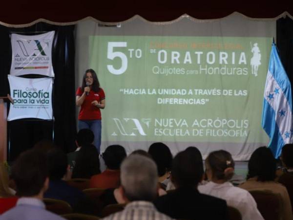 La estudiante Linda Isabel Varela Alcerro de la Dowal School es la ganadora del Concurso de Oratoria Quijotes para Honduras.