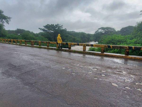 Las lluvias en la zona sur han dejado crecidas en ríos, inundaciones y deslizamientos.