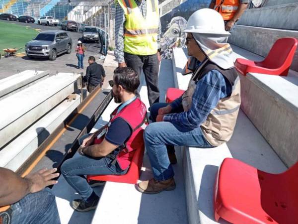 Condepor mostró imágenes de la supervisión de un especialista para la instalación de las butacas del estadio Nacional Chelato Uclés.