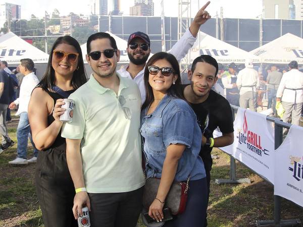 <i>Amigos disfrutando de una tarde perfecta de barbacoa y música en el Miller Lite Grill Together.</i>