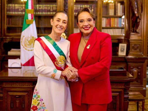 Claudia Sheinbaum junto a la presidenta de Honduras, Xiomara Castro.