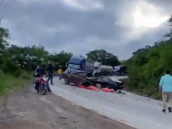 Capitalinos reportan largas filas tras el accidente vehicular.