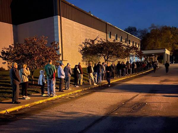 Este martes, los centros de votación en Estados Unidos abrieron sus puertas, marcando el inicio de una jornada electoral histórica en la que se definirá quién será el nuevo gobernante.